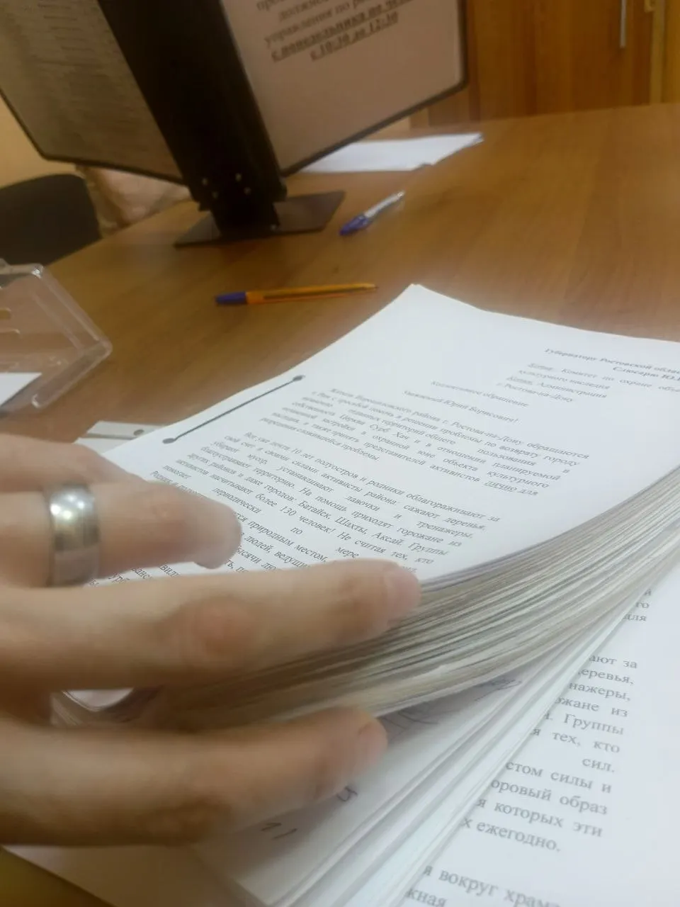 Жители Ростова-на-Дону направили губернатору коллективное обращение с требованием вернуть родник Сурб Хач в общественную собственность и возбудить уголовное дело из‑за вырубки деревьев; собрано 2280 подписей.
