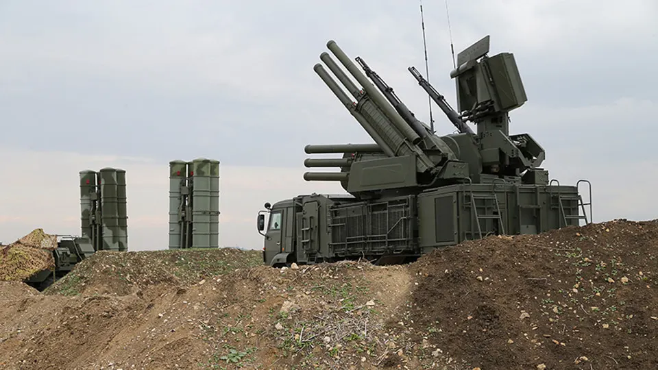 Военные используют новую российскую систему радиоэлектронной борьбы, которая блокирует сигнал спутниковой связи Starlink в радиусе нескольких километров; комплексы уже фиксировали и уничтожали.