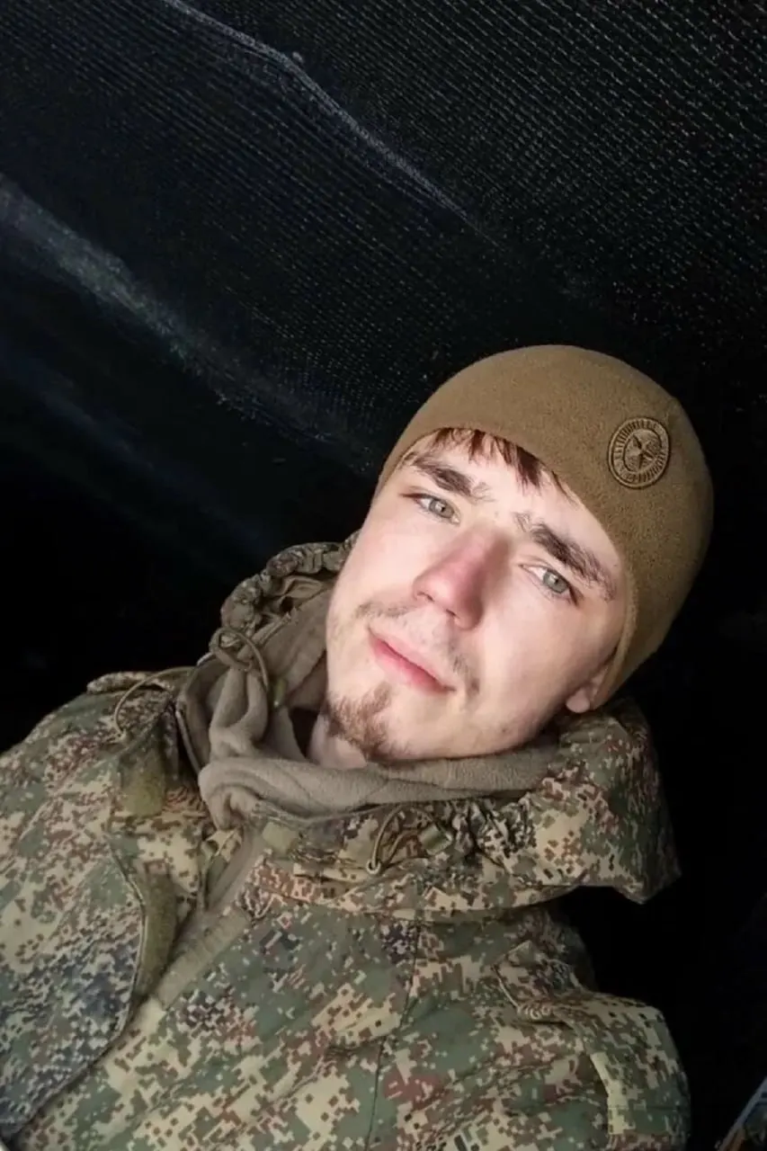 Владислав подписал контракт в декабре и ушёл в зону специальной военной операции. Его признали погибшим в марте, официально сообщили о смерти в мае. Родные проводят его в последний путь.