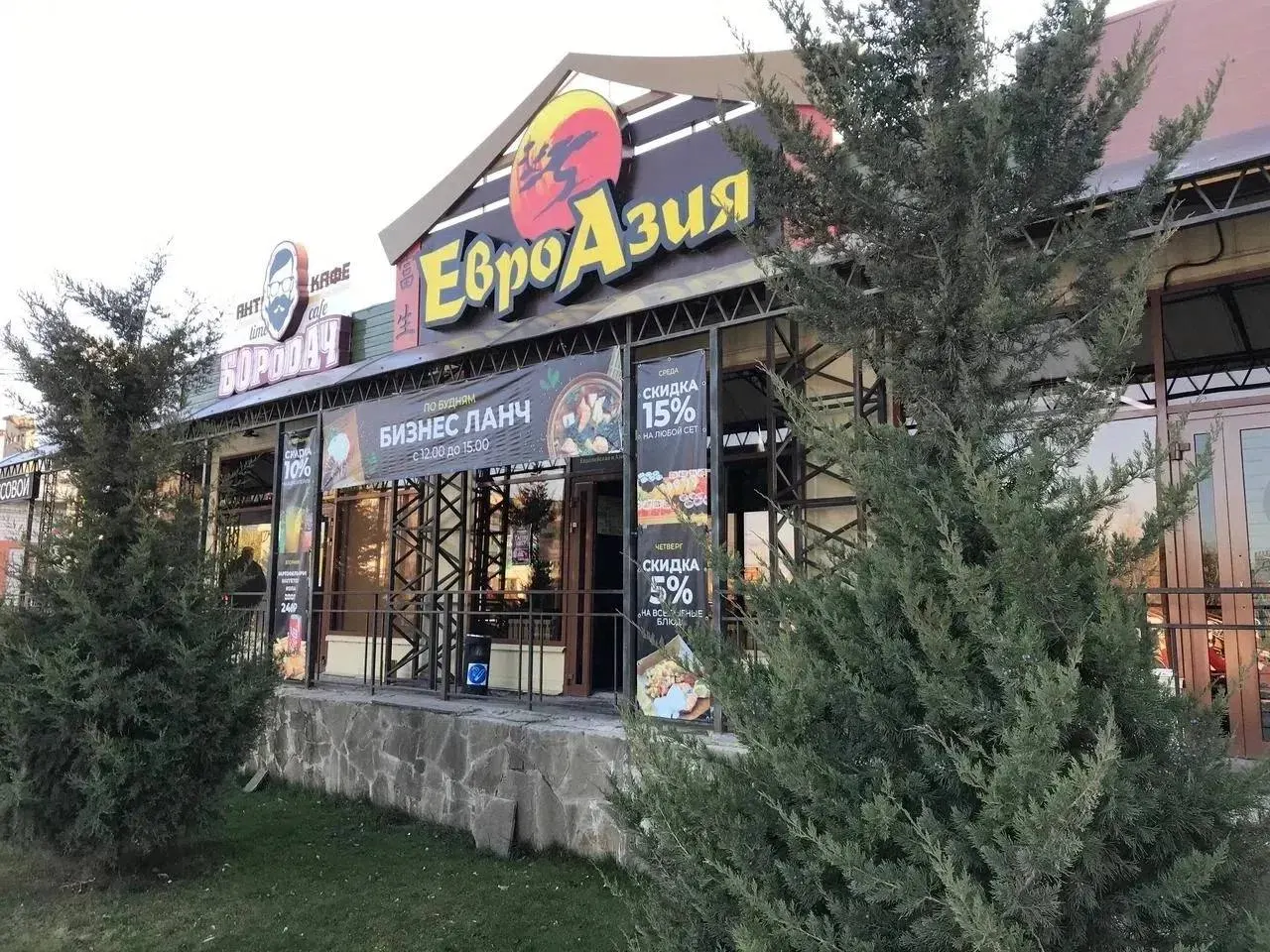 Во время вспышки сальмонеллёза в одном из суши‑баров Камышина в больницу попали 16 человек, в том числе пятеро детей. Прокуратура сообщила о временном закрытии заведения.