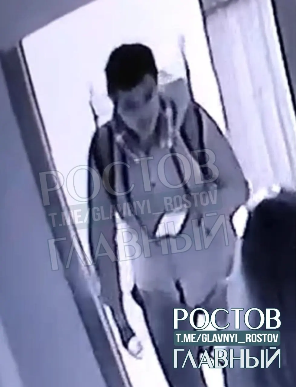 Жительница Ростова-на-Дону сообщает, что курьер после принесённого заказа помочился в подъезде; вызывают беспокойство санитария места и возможный контакт с продуктами.