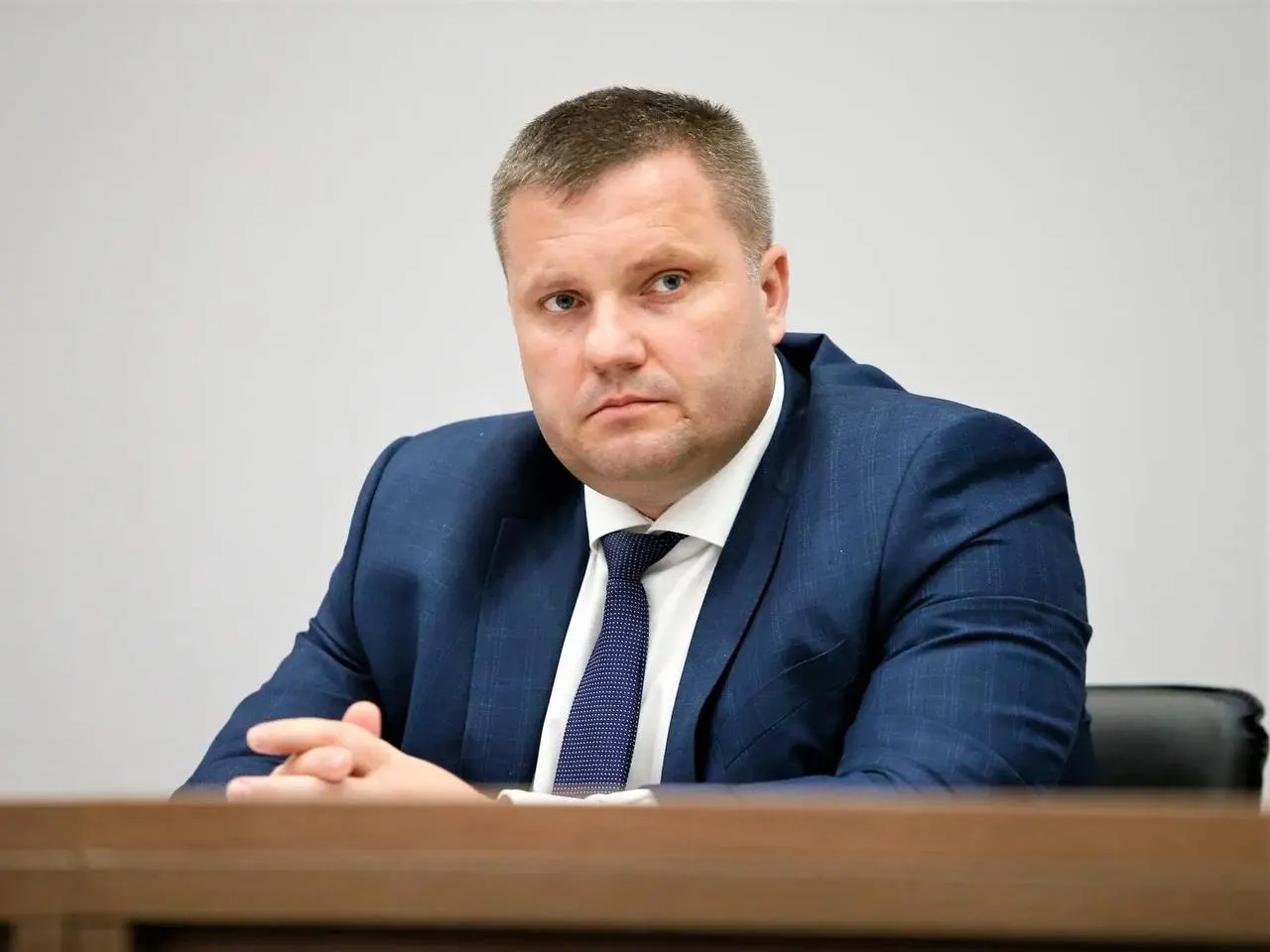 Губернатор Вениамин Кондратьев подписал распоряжение о переназначении Фёдора Дереке на пост министра; он занимал эту должность с 2017 года.
