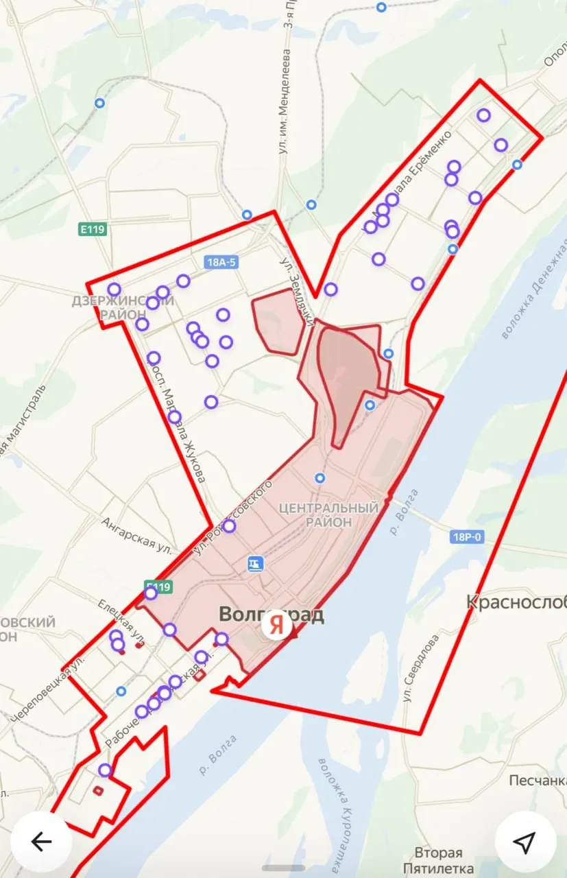 Общественник Сергей Островский рассказал, что в центре города в приложении появилась «красная зона» — передвигаться на электросамокатах теперь запрещено. Одни жители приветствуют ограничения из соображений безопасности, другие считают, что полный запрет — не решение проблемы.