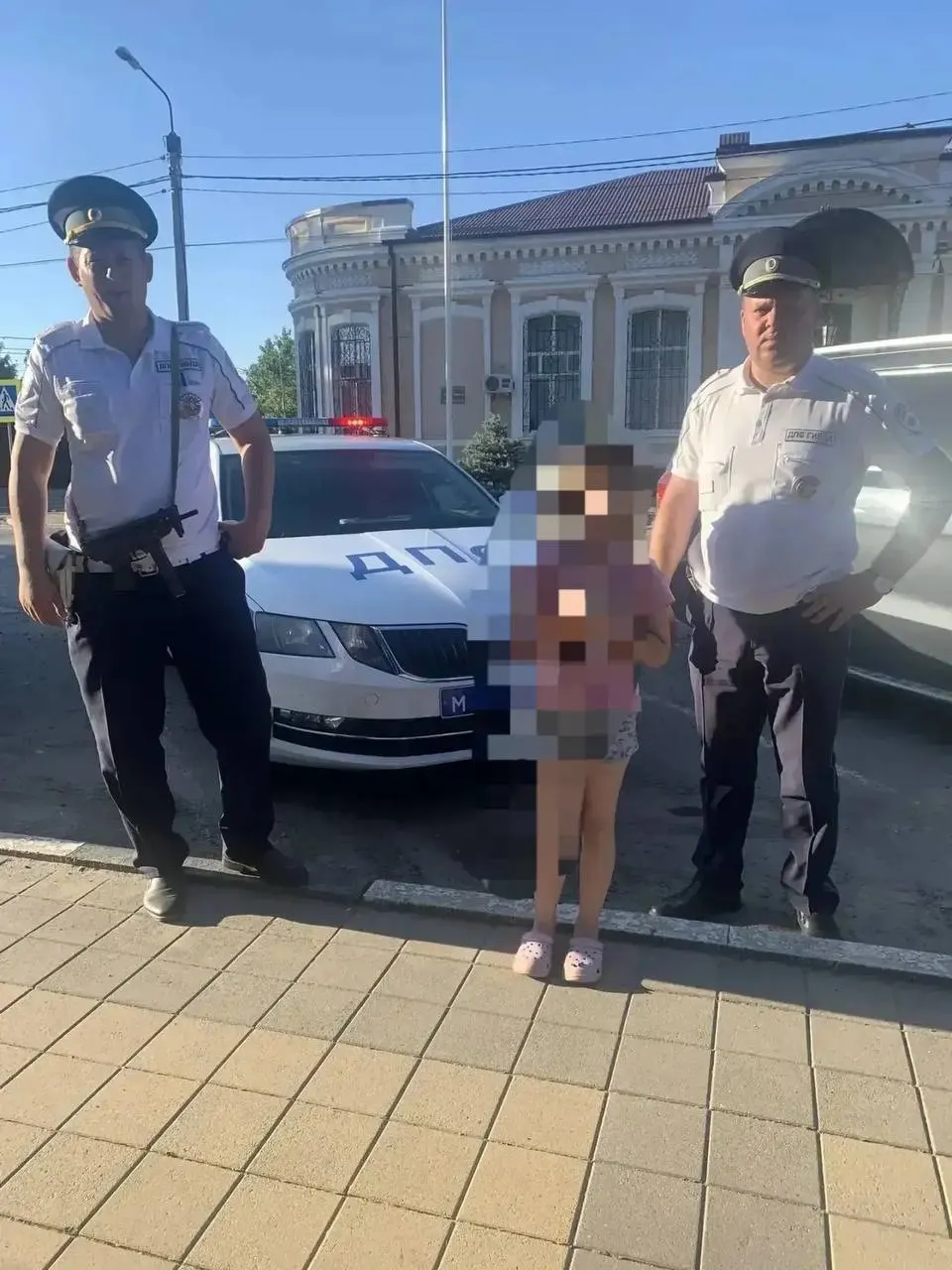 Полицейские обнаружили ребёнка в ходе патрулирования; противоправных действий не было, жизни и здоровью девочки ничего не угрожает.