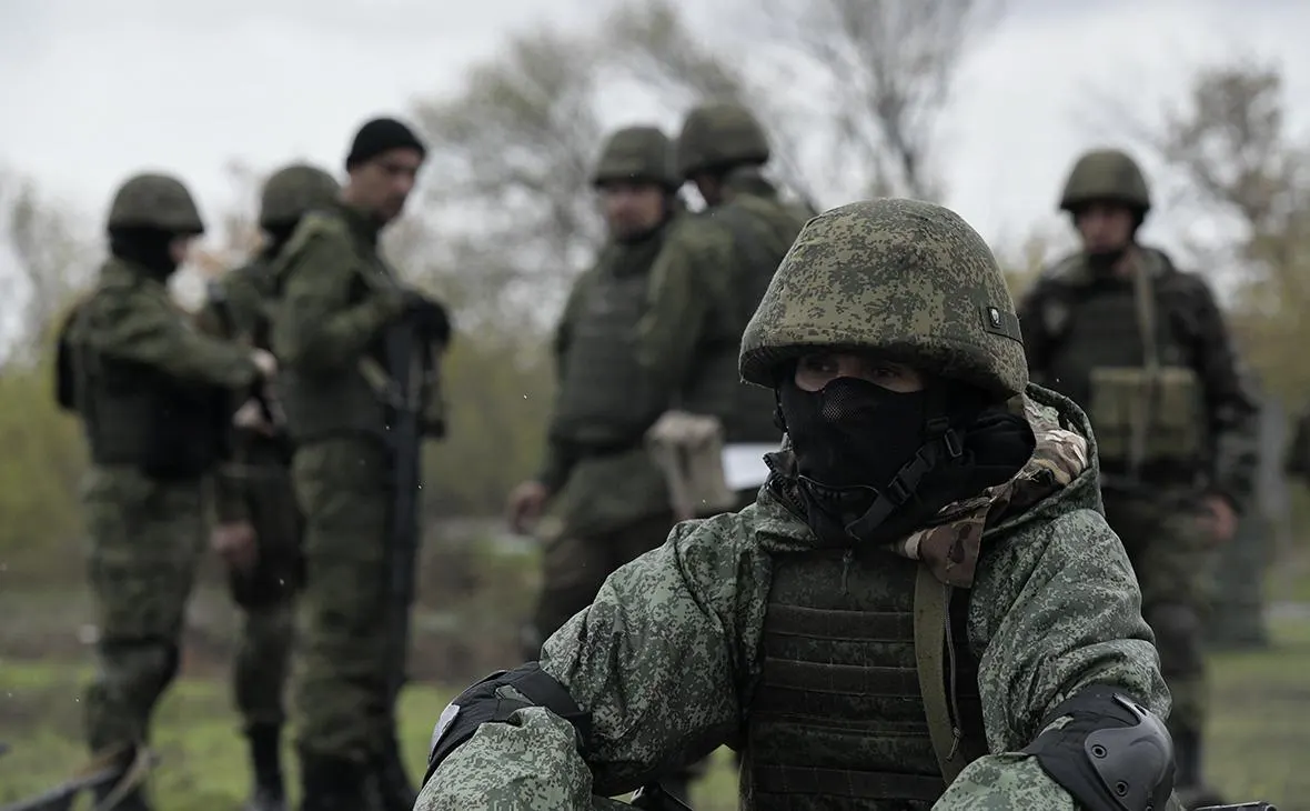 По словам бывших чиновников, военных экспертов и зарубежных разведок, Россия уступает Украине в ключевых военных технологиях и подходах; без расширения мобилизации ресурсов шансы на перелом в ближайшее время невелики.