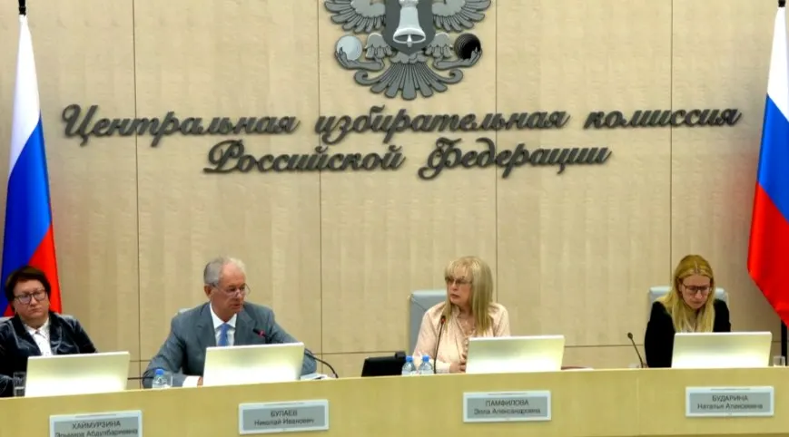 Комиссия обсудила организацию дистанционного электронного голосования, одобрила участие только опытных регионов, ввела особые процедуры для прифронтовых и присоединённых территорий и заявила о приглашении международных наблюдателей из четырёх неназванных африканских государств.