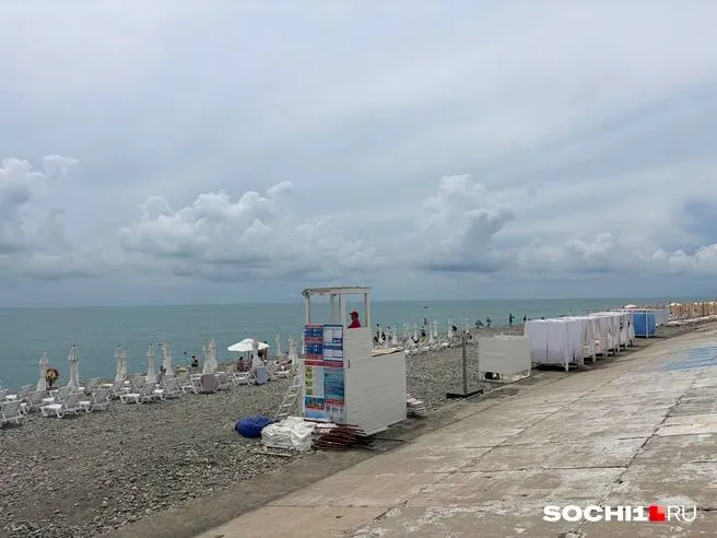В Адлерском районе Сочи зафиксировали серию взрывов. Сообщают, что атаку беспилотников отбили; сведений о пострадавших пока нет.
