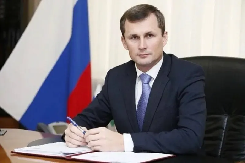 Коробка арестован по подозрению в особо крупном мошенничестве: следствие утверждает, что он требовал 30 млн рублей за изменение вида использования 77 га земли. По делу изъято имущества более чем на 10 млрд рублей.