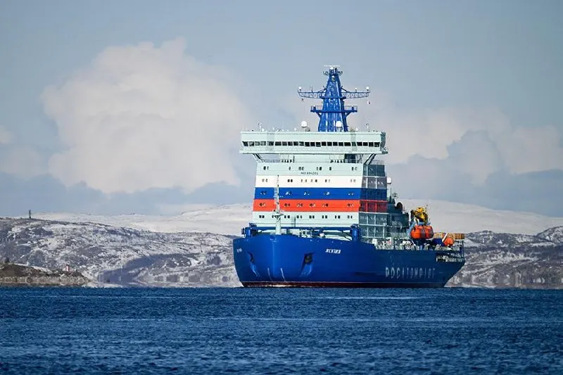 Верховный суд РФ рассмотрит жалобу по делу о банкротстве Мурманского морского пароходства. Кредиторы требуют привлечь семью владельца к субсидиарной ответственности почти на ₽962 млн; бывшие сотрудники остались без зарплат, а на место оператора Севморпути приходят иностранные компании.
