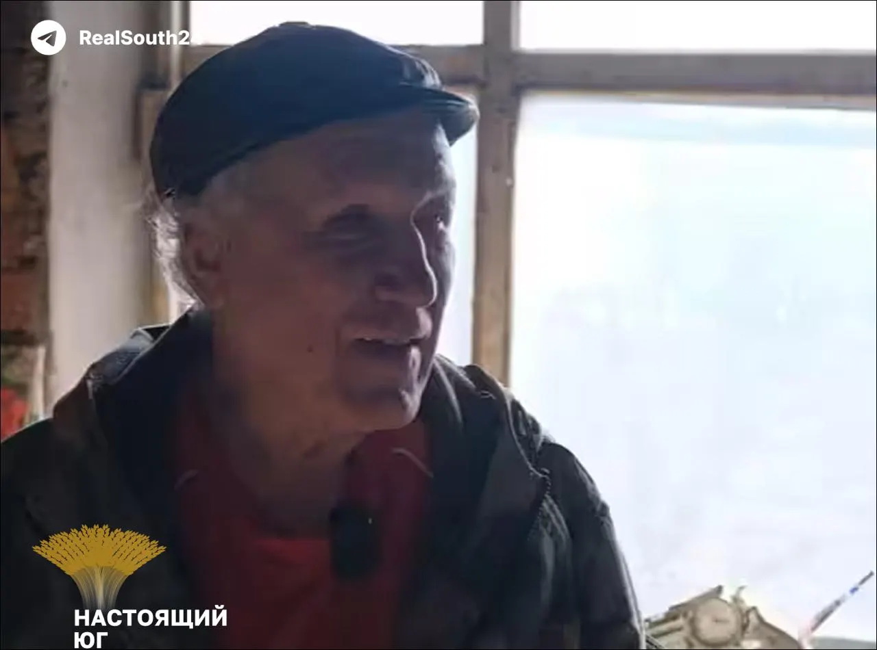 Житель хутора Паркшеев в Ростовской области несколько лет пытается признать право собственности на дом, чтобы провести газ. Из‑за расположения здания на границе трех районов власти перекладывают ответственность, а суд отклонил его жалобу всего за 10 минут.