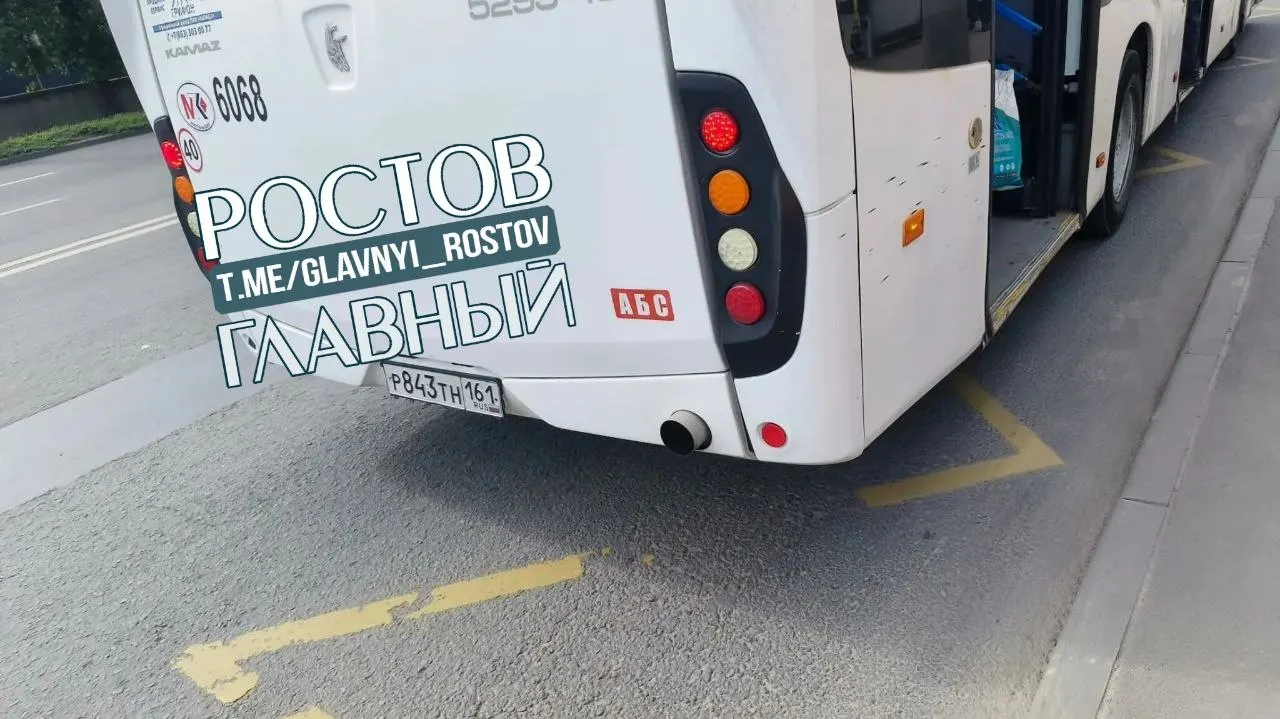 Пассажирка сообщила, что в автобусе маршрута №78 водитель категорически отказался включать кондиционер; люди в салоне жаловались на духоту и плохое самочувствие.