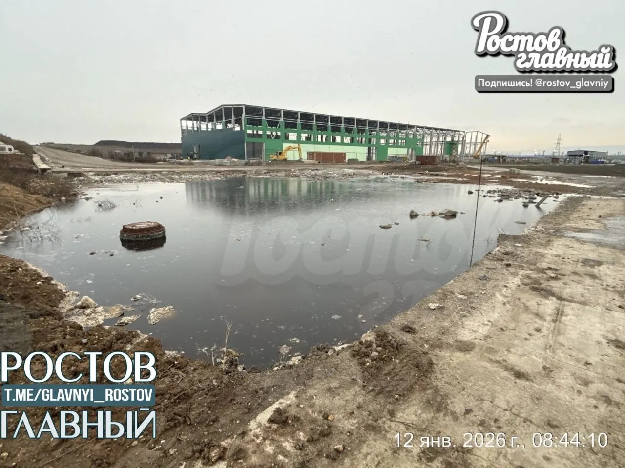 Местные жители сообщают о перекачке фильтрата за территорию мусорного полигона: загрязнение попадает в Пятихатовское озеро и далее в Таганрогский залив, под угрозой — купальный сезон и прибрежные населённые пункты.