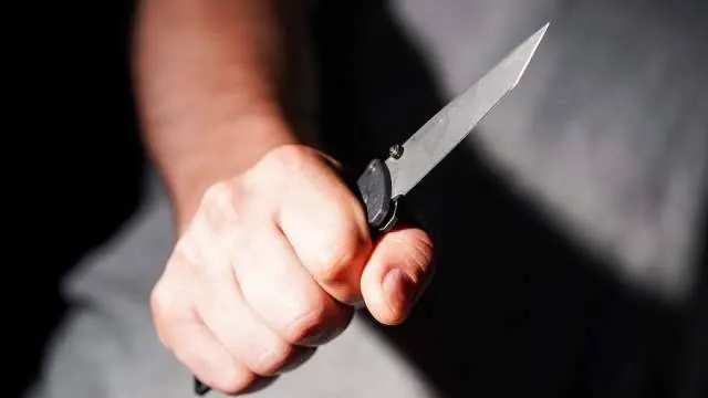 На Супсехском шоссе между двумя 12‑летними произошёл конфликт: один ударил другого ножом и скрылся. Пострадавшему оказали медицинскую помощь, угрозы для жизни нет; на мать правонарушителя составлен административный протокол.