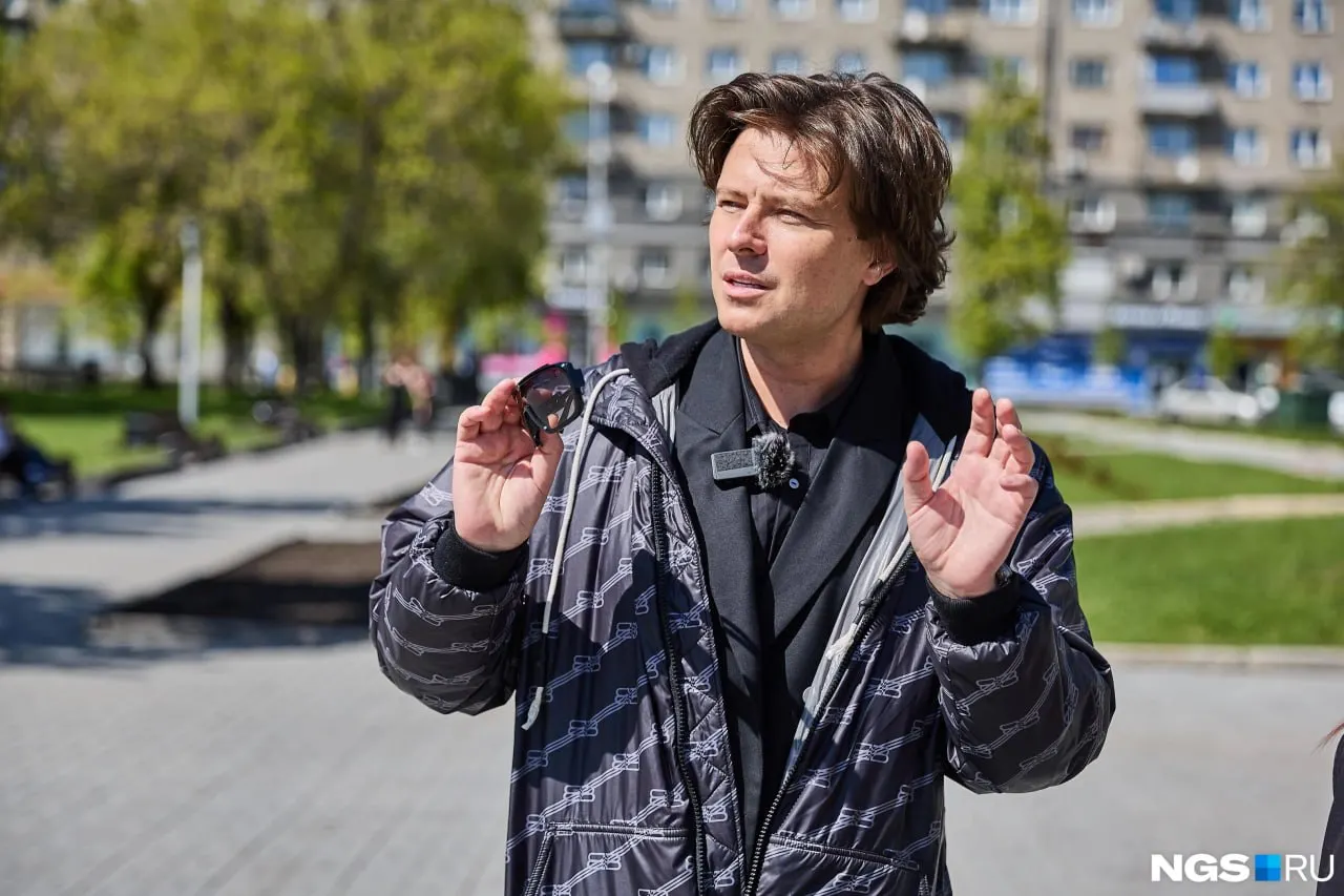 Дмитрий Фетисов допускает, что певец может войти в политическую повестку как ньюсмейкер одной из партий, тогда как сам Шаляпин категорически отрицает намерения баллотироваться и предлагает на роль губернатора свою коллегу из Волгограда.
