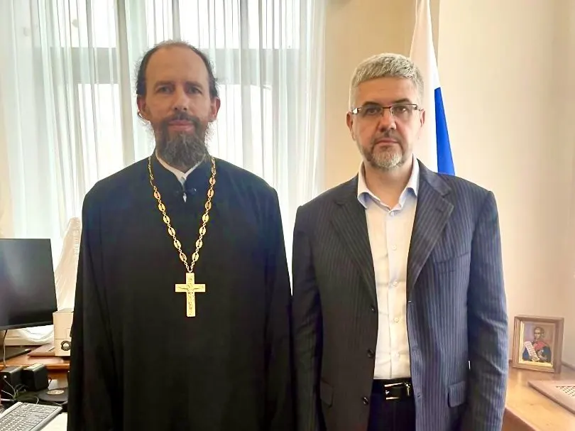 Заместитель министра юстиции заявил, что сожительство без официальной регистрации брака рассматривается как угроза для безопасности страны. В ведомстве проводят мониторинг для возможных изменений в Семейный кодексе РФ.