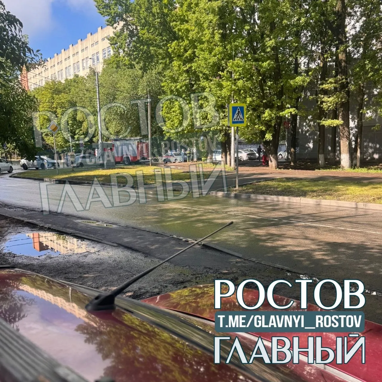 На перекрёстке улиц Мильчакова и Стабильная перекрыто движение — на заборе обнаружена подозрительная сумка. На месте работают экстренные службы, жителей просят избегать район.