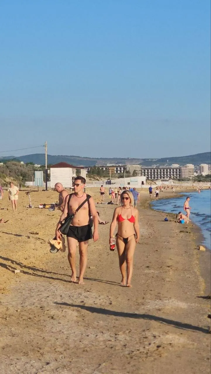 Роспотребнадзор по Краснодарскому краю проверил морскую воду на курортах региона — отклонений от санитарных норм не обнаружено. Отбор проб проводился в Сочи, Туапсе, Геленджике, Новороссийске, Ейске и Приморско-Ахтарске.