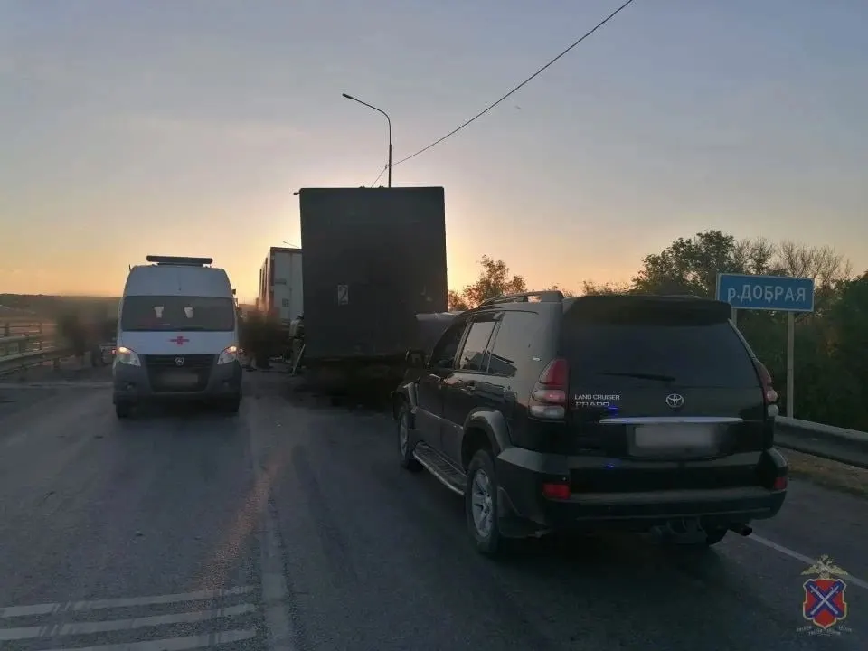 Мужчина доставлен в реанимацию больницы №25 — врачи оценивают его состояние как тяжёлое.