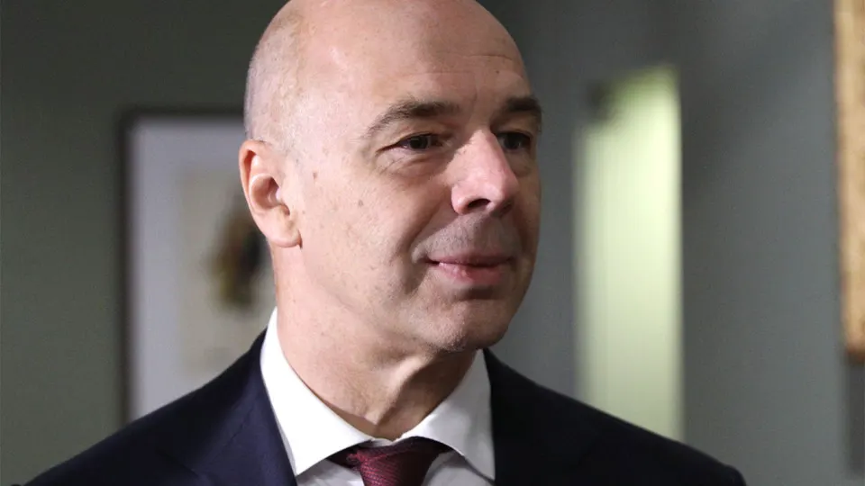 Министр финансов сообщил, что предприятия топливно-энергетического комплекса должны самостоятельно закупать средства защиты, а затраты можно включать в себестоимость. Между тем атаки беспилотников серьёзно сократили переработку и подняли цены на топливо.
