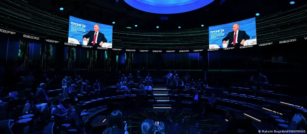 На ПМЭФ Путин заявил, что не видит смысла в переговорах без конкретных договорённостей о прекращении огня; в обращении к военным он призвал продолжать «работать».