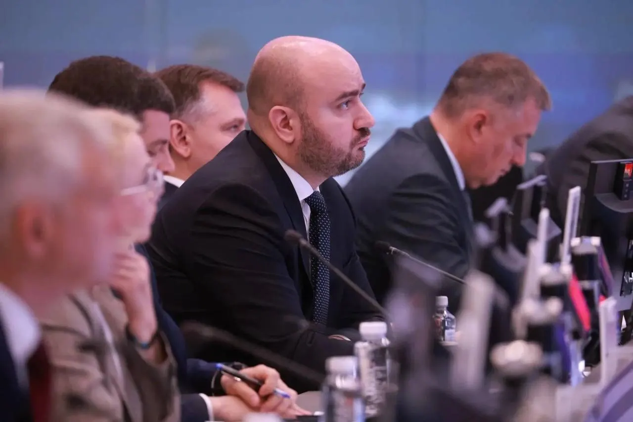 Вячеслав Федорищев принял участие в совещании в Москве, где обсуждали поставки бензина и дизельного топлива в регионы и меры по стабилизации рынка.