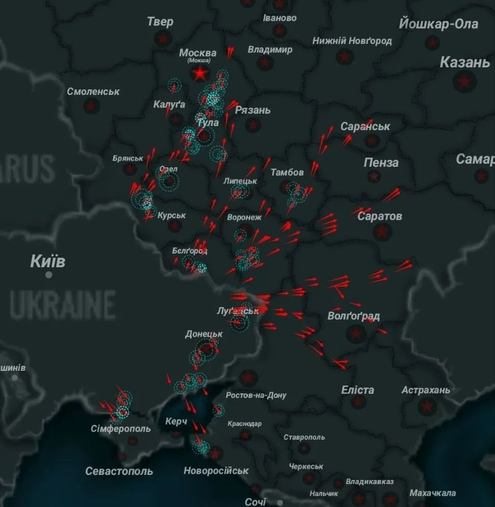 В 02:50 по Москве в Волгоградской области зафиксировали пролёт беспилотника. На карте отмечены синие круги, указывающие на сработавшие подразделения ПВО; большинство аппаратов пролетело мимо города.