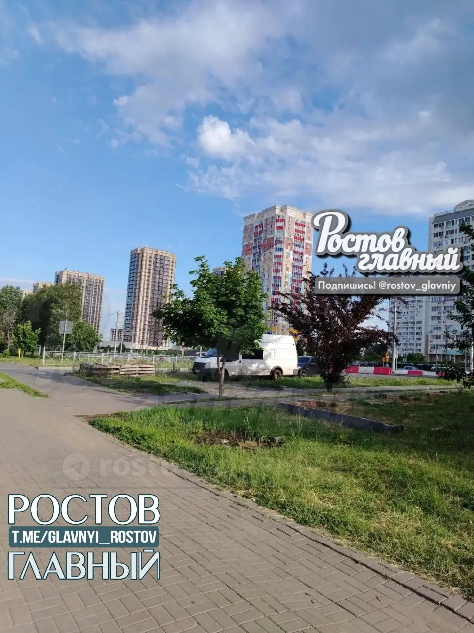 Собственники дома на Еременко, 100/70 утверждают, что торговцы без согласия жильцов вырубили деревья, захватили парковку и организовали несанкционированную торговлю у подъездов; обращения в администрацию, по их словам, результата не дали.
