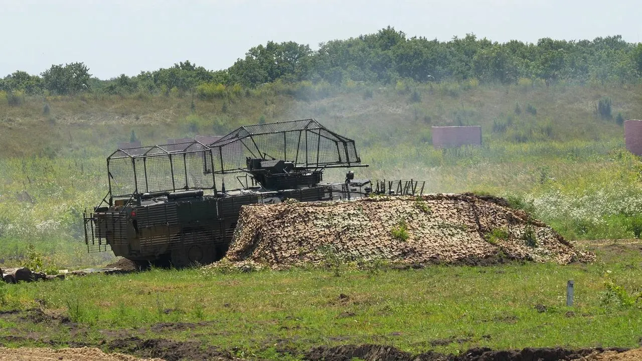 На полигоне Южного военного округа экипажи, заключившие первый контракт с Минобороны, тренировали стрельбу на дистанции до 1,5 км, работу пулемёта и обслуживание техники.