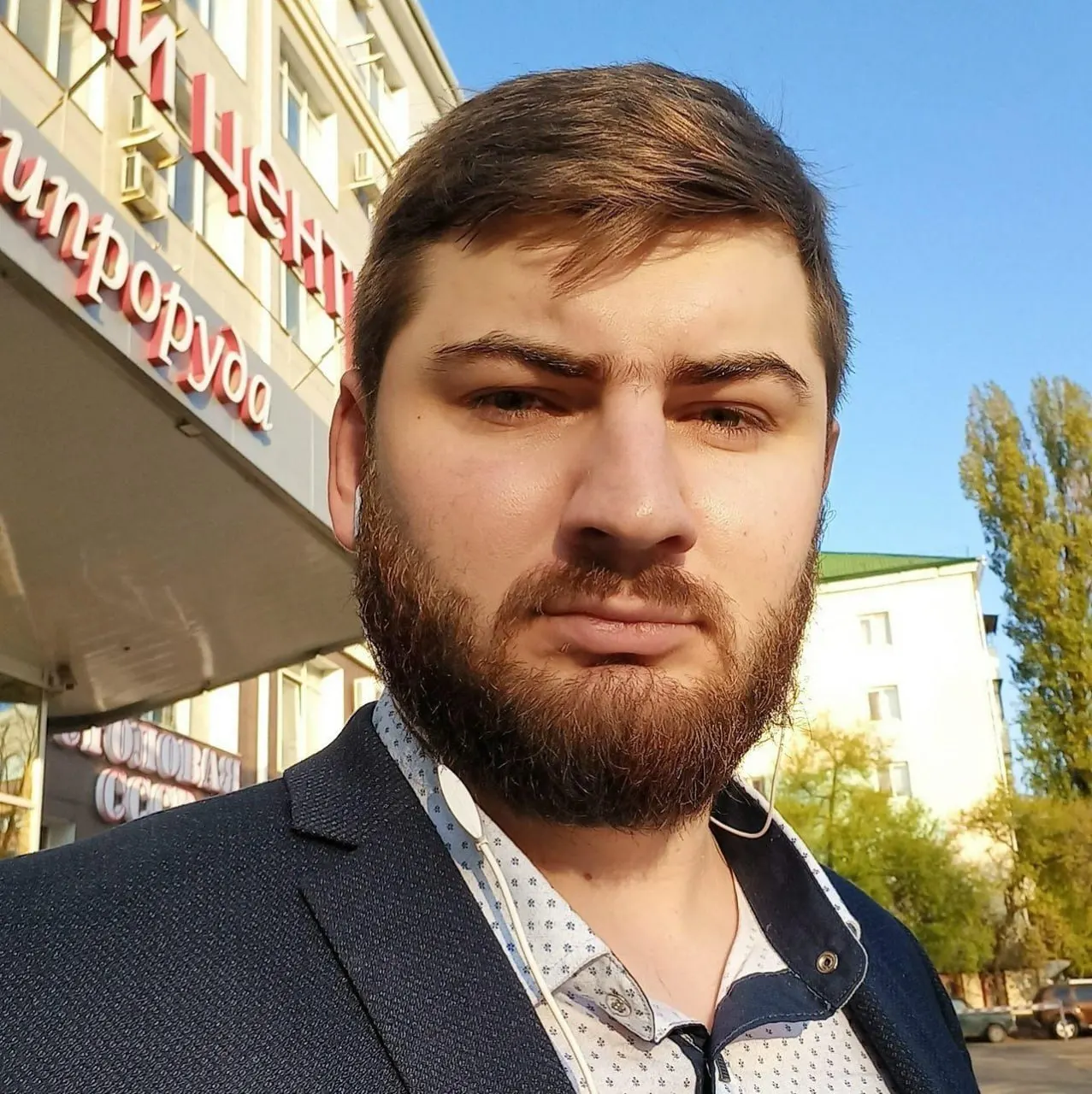Экс‑глава белгородских кибердружин задержан в начале мая по делу о мошенничестве. При проверке телефона обнаружили доступ к администрированию анонимного Telegram‑канала, который ранее публиковал спорные материалы.