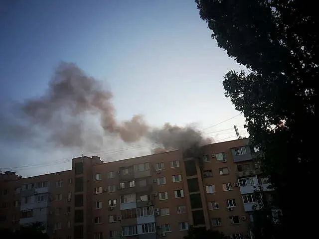 Вечером 24 июня в Волгограде в семиэтажном доме напротив аграрного университета сгорела однокомнатная квартира. По предварительным данным, обошлось без погибших и пострадавших.