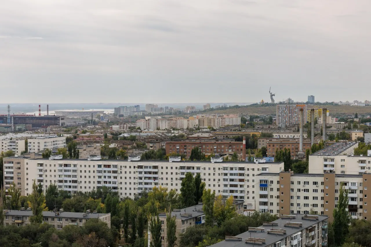 В Краснооктябрьском районе Волгограда больше суток продолжаются поиски работника одного из промышленных предприятий — о его судьбе информации пока нет.