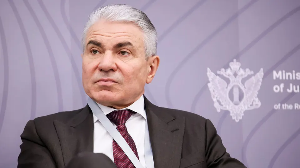 Замминистра юстиции заявил о необходимости технических ограничений для нейросетей, чтобы предотвратить угрозу суверенитету и возложить ответственность за их работу на владельцев моделей.