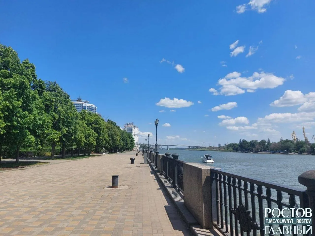 Днем ожидается до +28°C, минимальная температура составит около +18°C. Краткий местный прогноз.