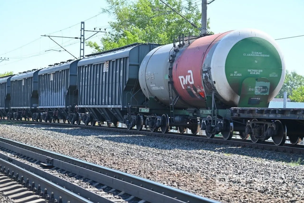 Штаб будет координировать приём и доставку нефтегрузов по регионам; особое внимание — обеспечению поставок авиакеросина в аэропорты.