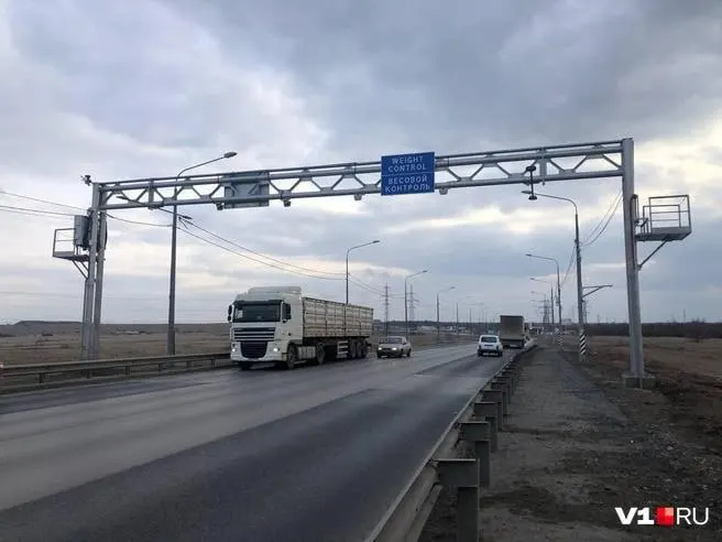 В Волгоградской области выделили 27 млн рублей на диагностику и ремонт трёх комплексов массогабаритной фиксации. В перечне нет устройств, на которые чаще всего жаловались перевозчики.