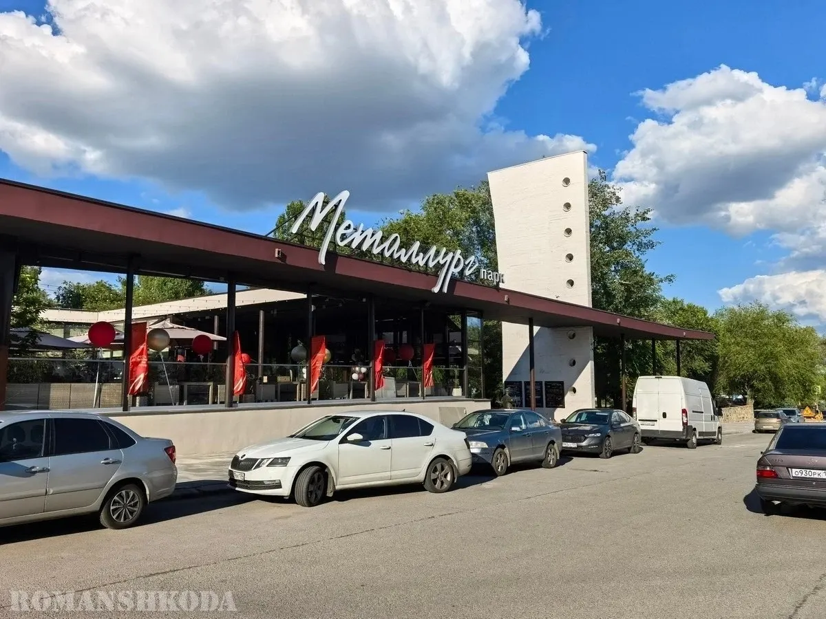 В Краснооктябрьском районе после реставрации открылось кафе с многолетней историей, промышленным антуражем и отсылками к кинопремьеру прошлого века.