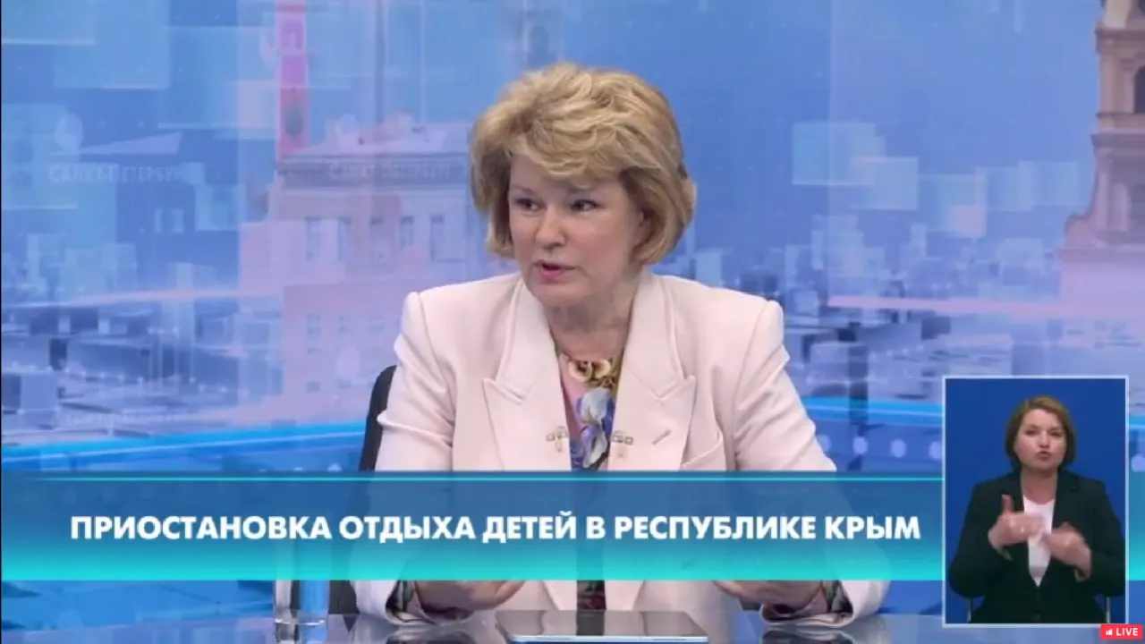 Школьники из Петербурга провели в крымском лагере четыре дня. По словам властей, 257 детей вернулись домой или были размещены в здравницах Краснодарского края; дорогу оплатили власти Петербурга.
