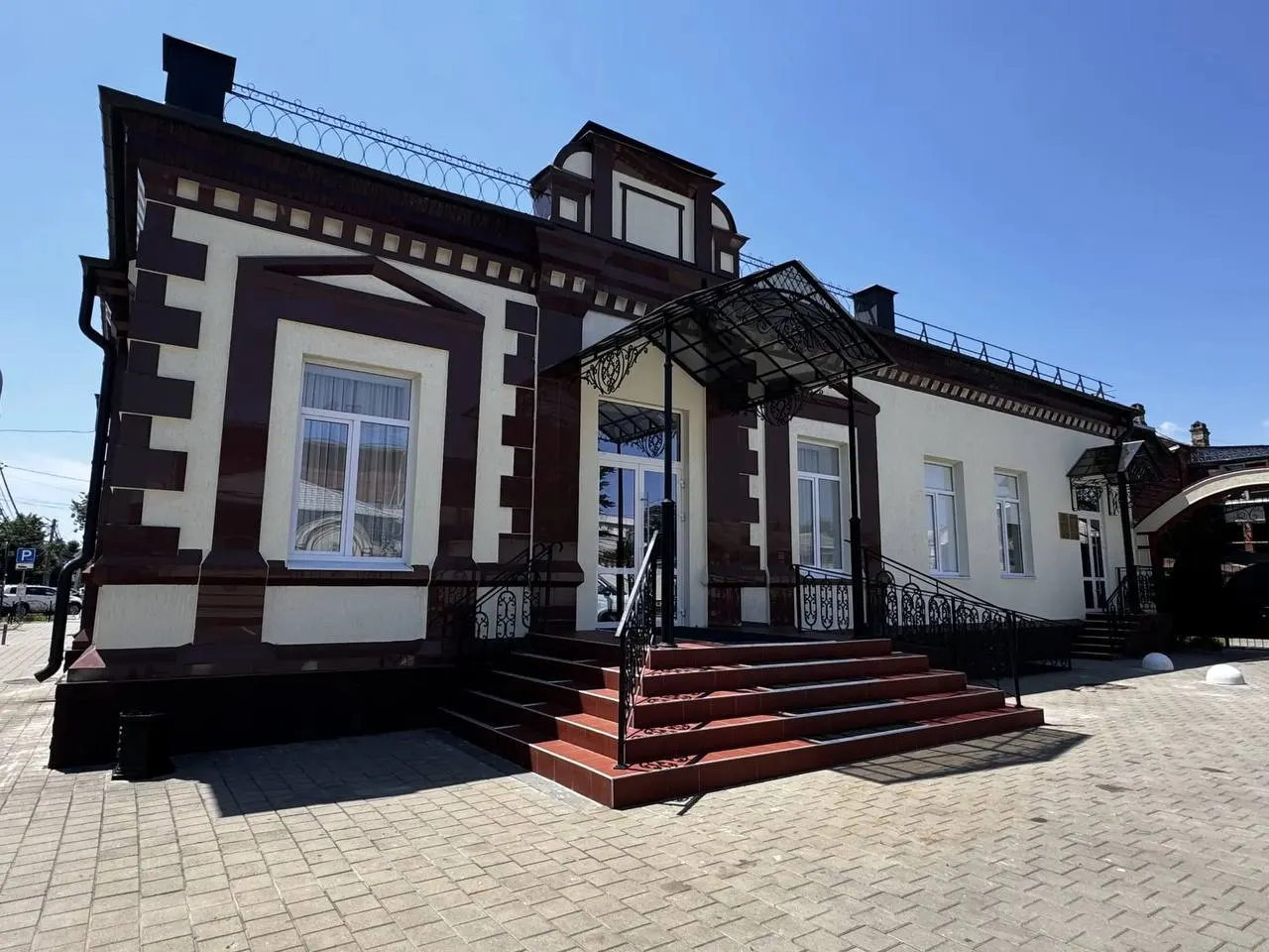 В историческом здании на улице Рашпилевской завершили реставрацию и ремонт: заменили кровлю, обновили инженерные системы и подготовили помещения для регистрации браков и торжественных церемоний.