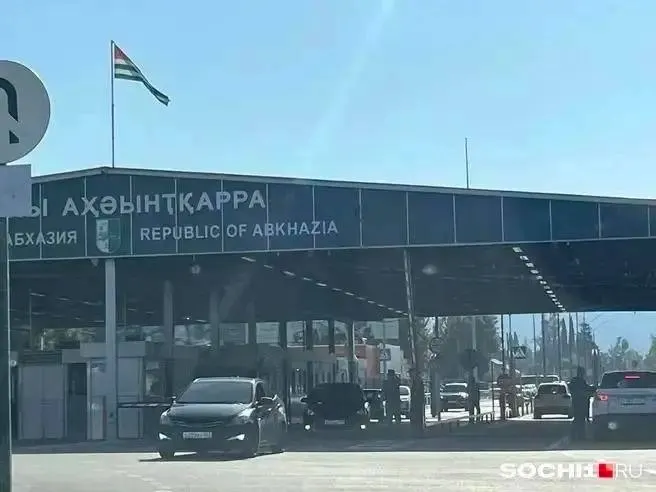 Контрольно‑пропускной пункт приостановил работу после сообщения об угрозе со стороны беспилотников; на границе введён временный режим.