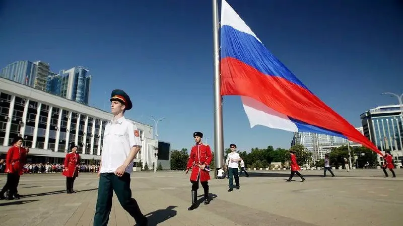 В Краснодаре 12 июня пройдёт свыше 100 событий — концерты, выставки, мастер‑классы, автопробег, флешмобы и спортивные активности по всему городу.