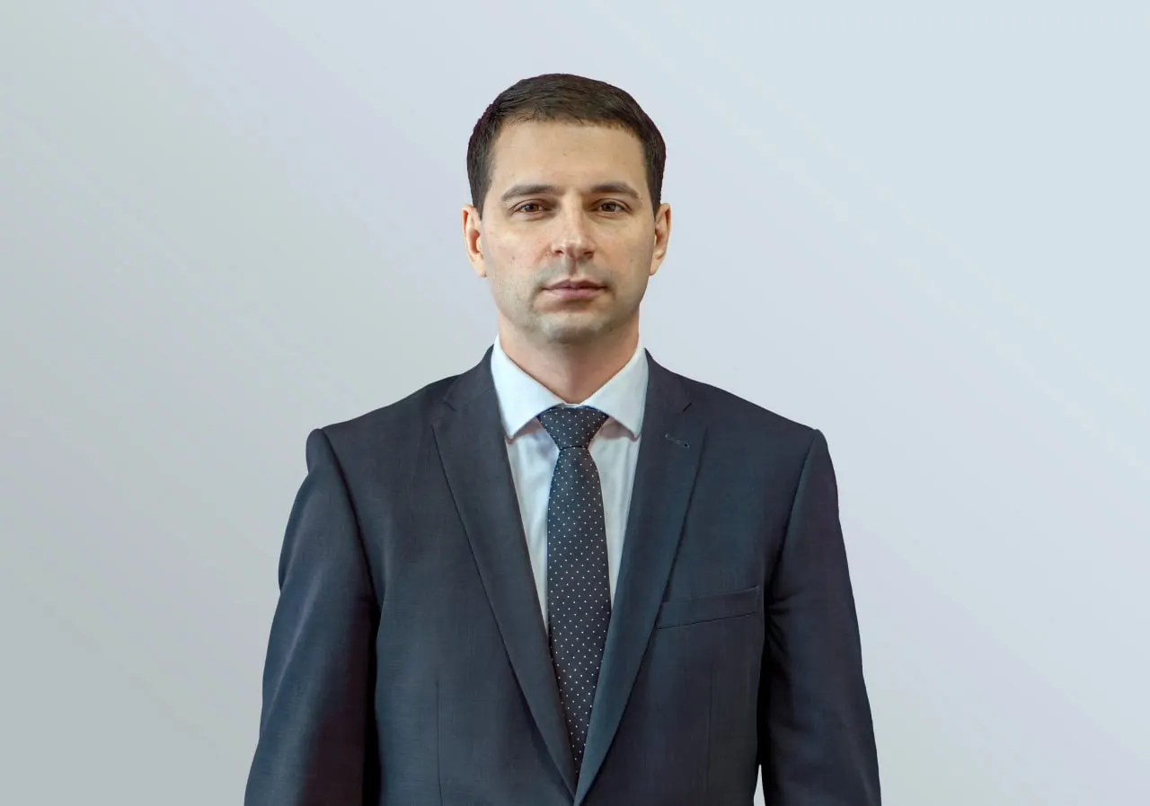 41‑летний Владимир Крушельницкий официально стал министром здравоохранения региона — с мая 2026 года он уже исполнял обязанности главы ведомства.