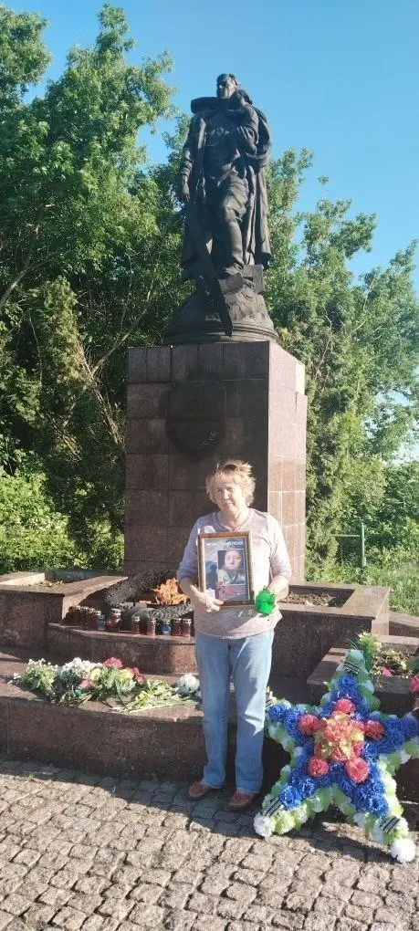 21 июня в нескольких городах прошла акция «Свеча памяти» в поддержку родственников, пропавших без вести на войне; участники сообщают о давлении со стороны силовиков — координаторов задерживают или теряют с ними связь.
