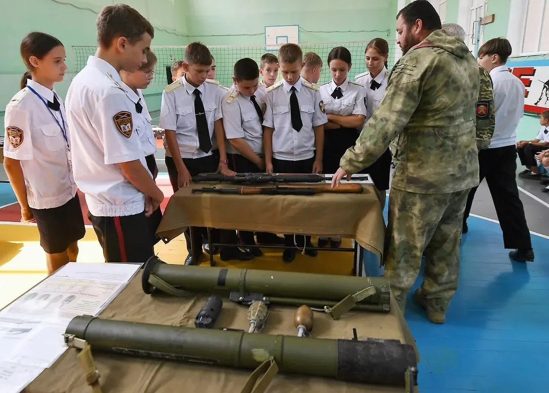 Военно-историческое общество предложило вовлечь школьников и студентов в опросы ветеранов и волонтёров: материал планируют использовать в патриотическом воспитании и цифровом архиве, идею, по их словам, поддержали в Минобрнауки.