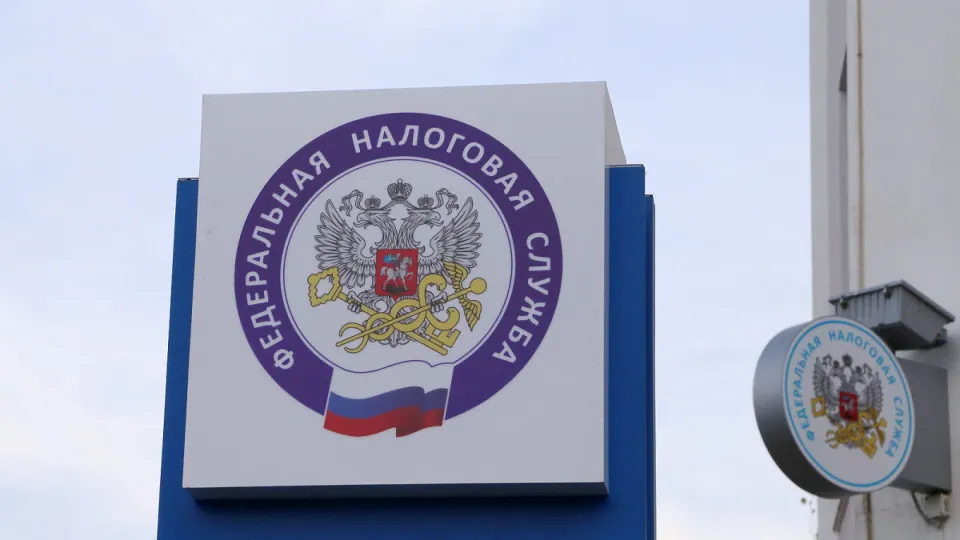 Федеральная налоговая служба рекомендовала субъектам РФ рассмотреть повышение налоговых ставок и расширение базы налогообложения, чтобы сократить исторический дефицит региональных бюджетов в 1,5 триллиона рублей.