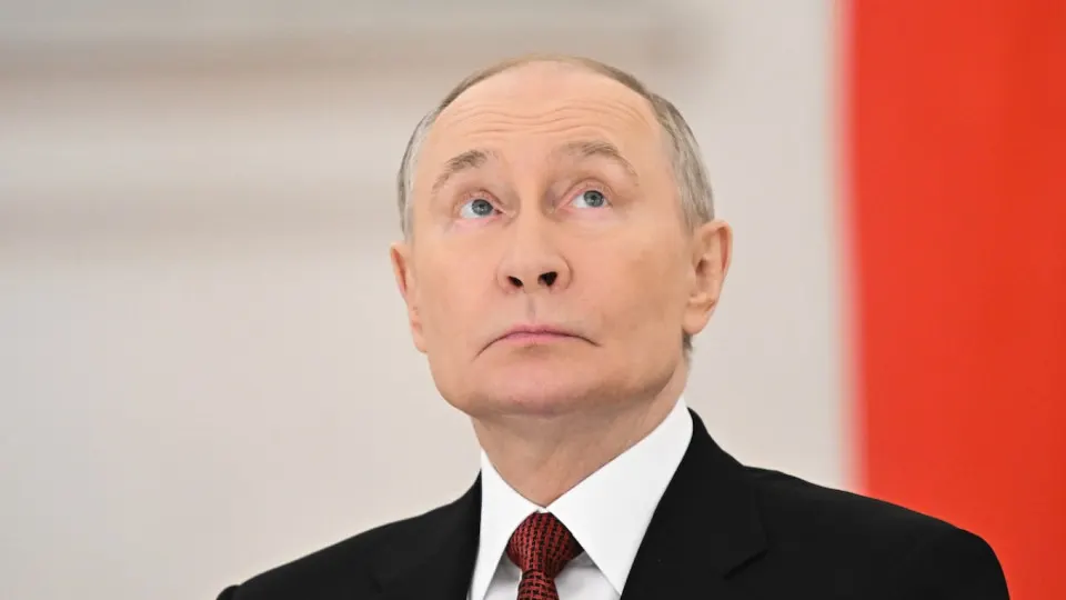 В администрации обсуждают сценарий объявления масштабной мобилизации сразу после сентябрьских думских выборов: инициативу могли бы поддержать новоизбранные депутаты. Одновременно идут приготовления к массовому набору и ускоренному обучению новобранцев.