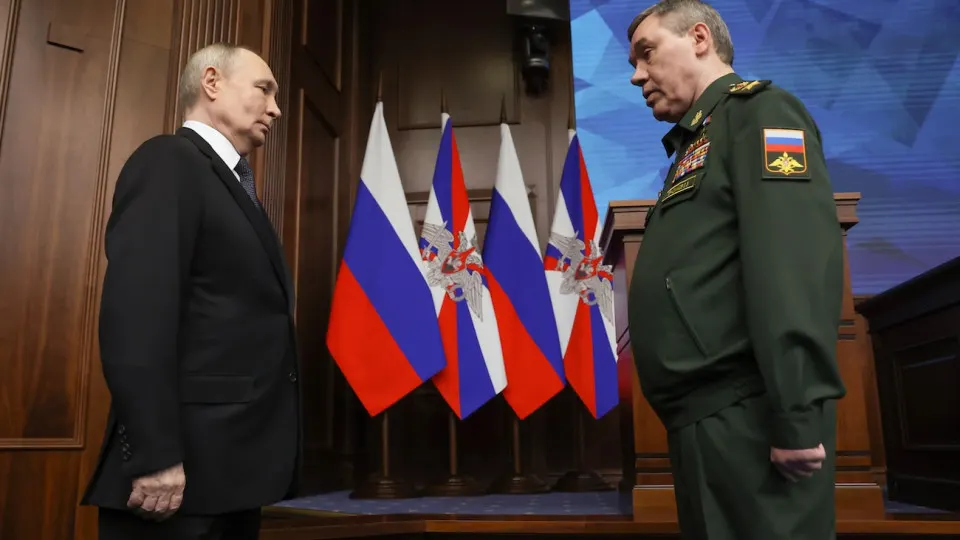 Военное руководство усилило штурмовые операции, чтобы выполнить задачу полного контроля над Донбассом. Количество атак выросло до рекордных значений, но в мае российские войска вновь понесли территориальные потери.