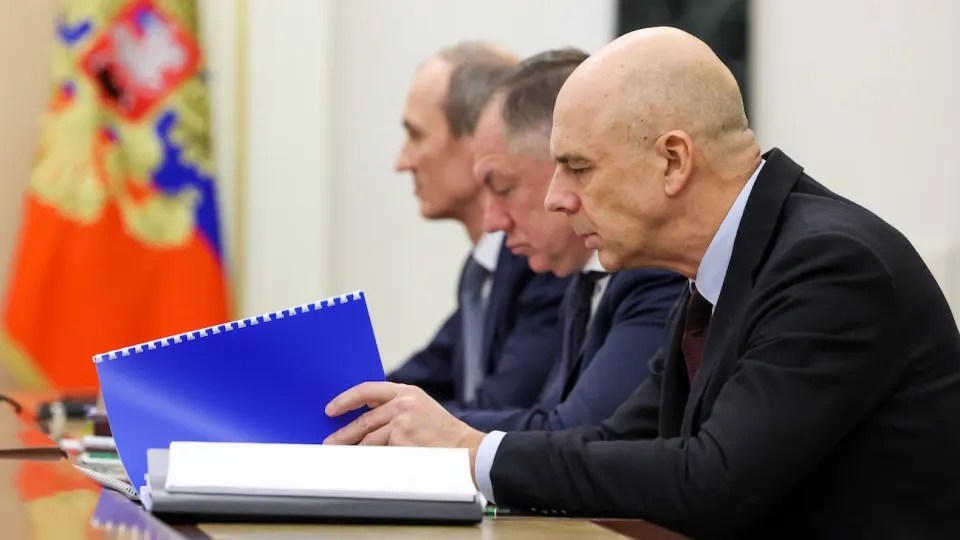 Индекс облигаций RGBI обновил минимумы, долгосрочные ставки поднялись до 15,5% годовых — последствия роста военных расходов, бюджетных рисков и осторожной политики Центробанка.