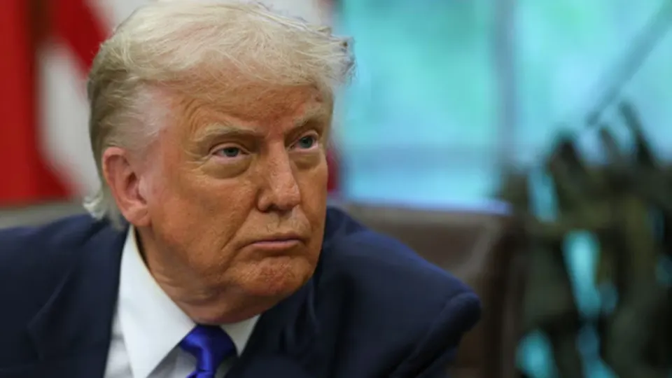 На саммите G7 Дональд Трамп заявил о готовности усилить помощь Украине и ввести новые санкции против российского нефтяного сектора при условии, что европейские союзники помогут расчистить Ормузский пролив. Лидеры согласовали увеличение поставок ПВО и дальнобойного оружия и обсудили меры по укреплению энергетической устойчивости Украины.
