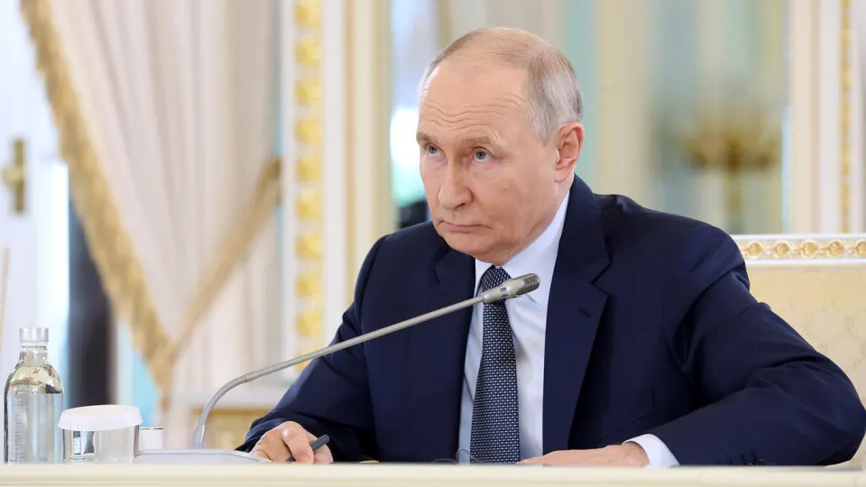 Президент сообщил о под контролем российских сил примерно 2,44 млн км², при этом независимые оценки фиксируют сокращение площадей, удерживаемых РФ, и потери территорий в последние месяцы.