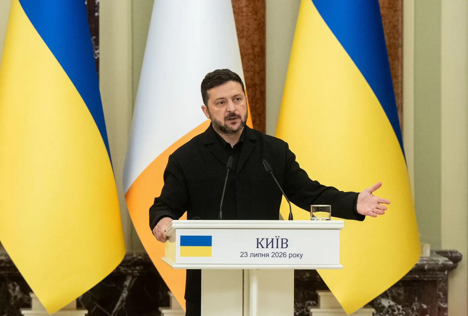 По словам главы украинского государства, удары поразили объекты в Кирове, Тюмени, Екатеринбурге, Ростове-на-Дону и в акватории Каспийского моря — в том числе суда и военный корабль.